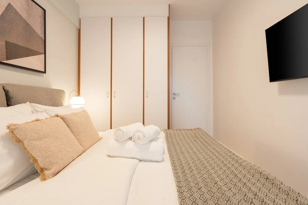 Chic and Lavish Apartment in Athens — photo 3