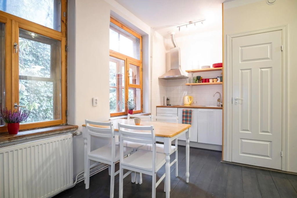 Dream Stay - Bright 2-Bedroom 2-Floor Old Town Apartment — photo 6