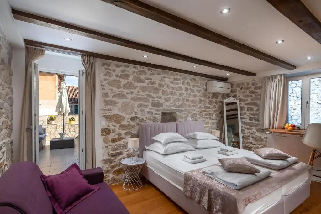 Awesome Stone House, photo 3