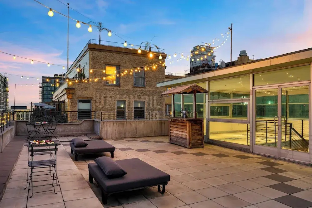 Skyline Lofts by Avantstay: a Multi-level Industrial-chic Retreat in Dtla With Rooftop Views, Soaring Ceilings & Steps to Dining, Music & Culture — photo 2