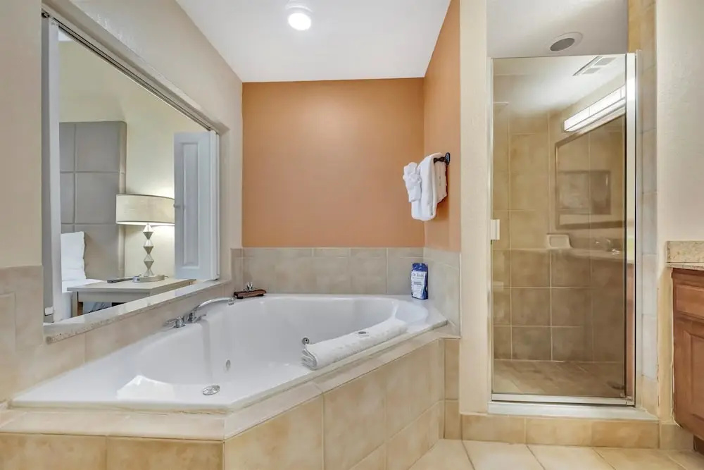 Top Floor 3B Balcony 10 Mins to Disney NO Fees — photo 8