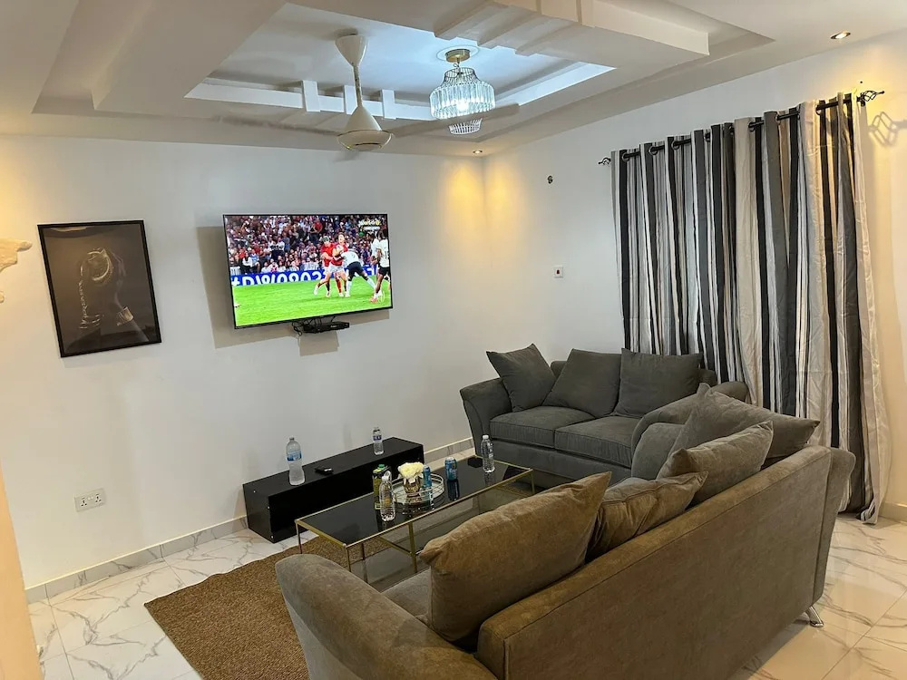 Luxe Apt #4the Retreat Apartments — photo 7