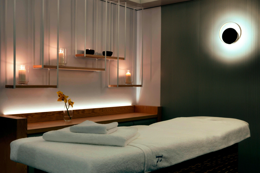 Renaissance Warsaw Airport Hotel, an Marriott International, photo 2