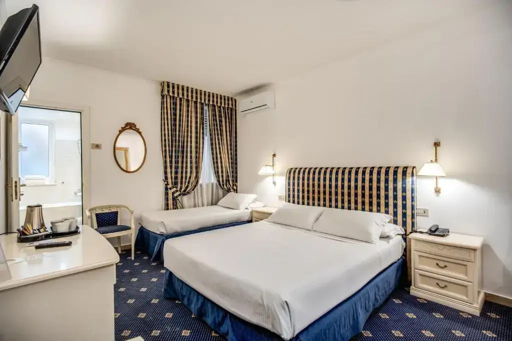 Отель Napoleon — photo 7