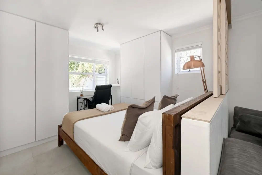 Spacious One Bed Table Mountain Views, photo 2