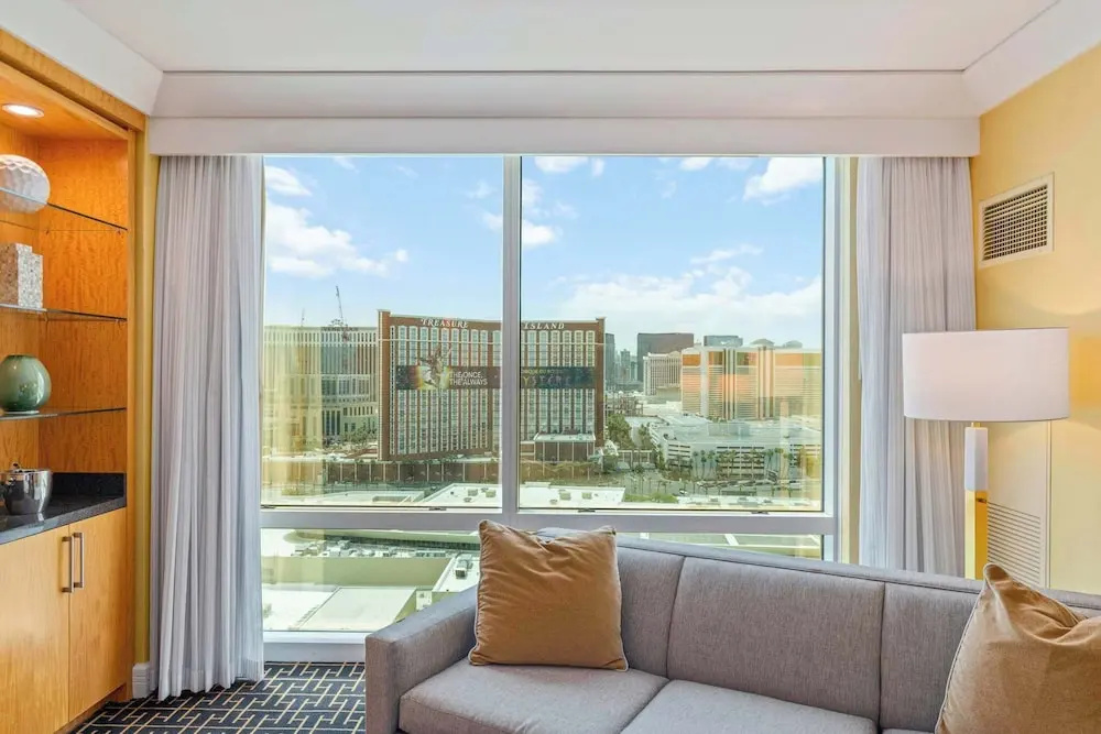 Renovated Trump Hotel Las Vegas Studio Strip Views 2803 — photo 7