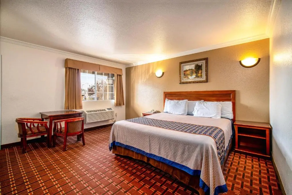 Regency Inn & Suites — photo 6