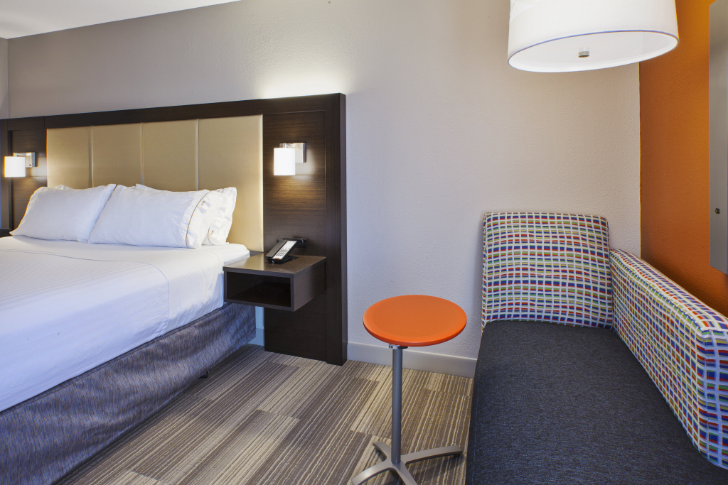 Holiday Inn Express Hotel & Suites Chicago-Midway Airport by IHG, photo 5