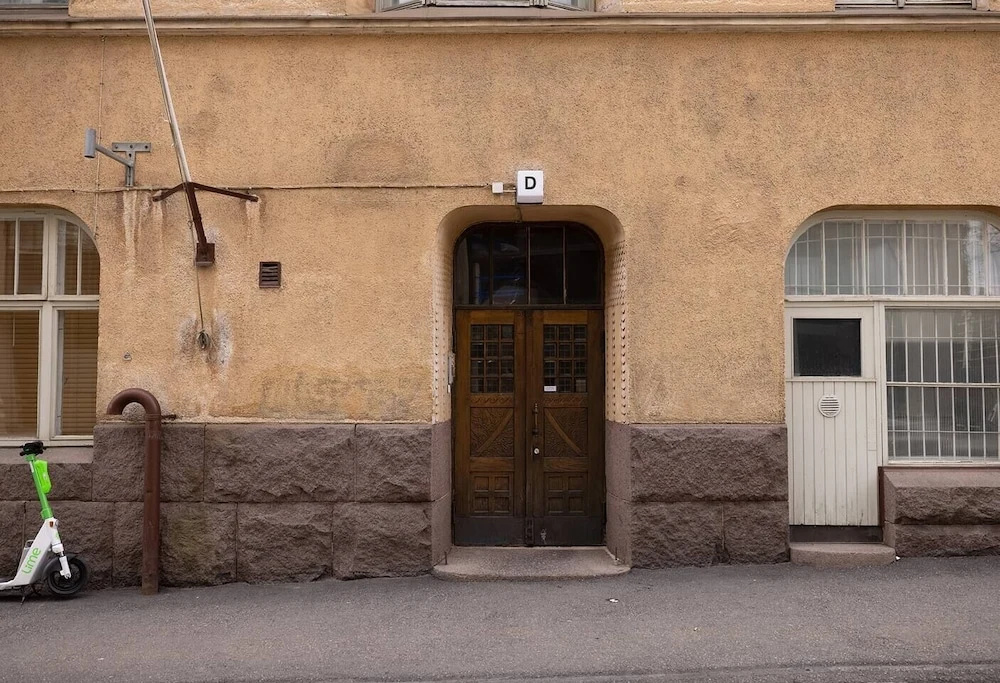 2ndhomes Cozy 2BR Home w Balcony & Sauna