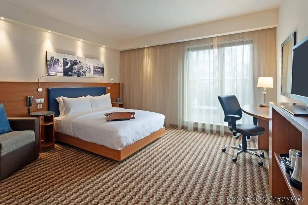 Hampton by Hilton Warsaw Airport — photo 7