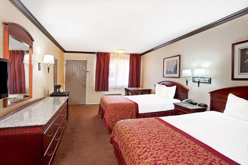 Ramada by Wyndham Pasadena, photo 4