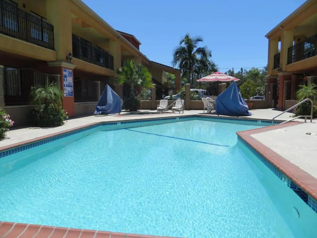 Azusa INN Motel — photo 7