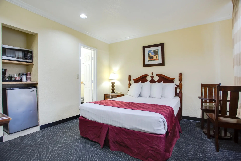 Best Inn & Suites — photo 7