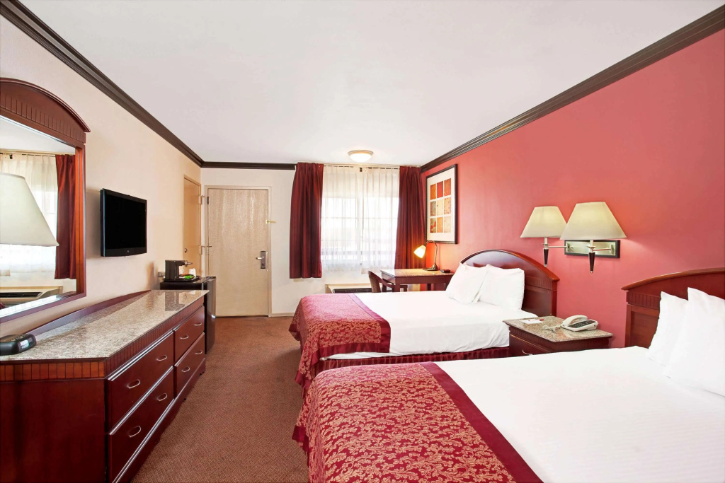 Ramada by Wyndham Pasadena, photo 5