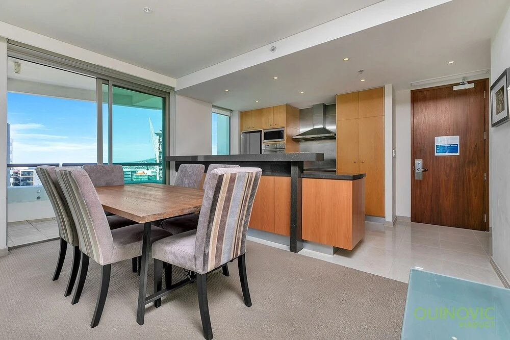 QV Central Upscale Apt in a Hotel (929) — photo 6