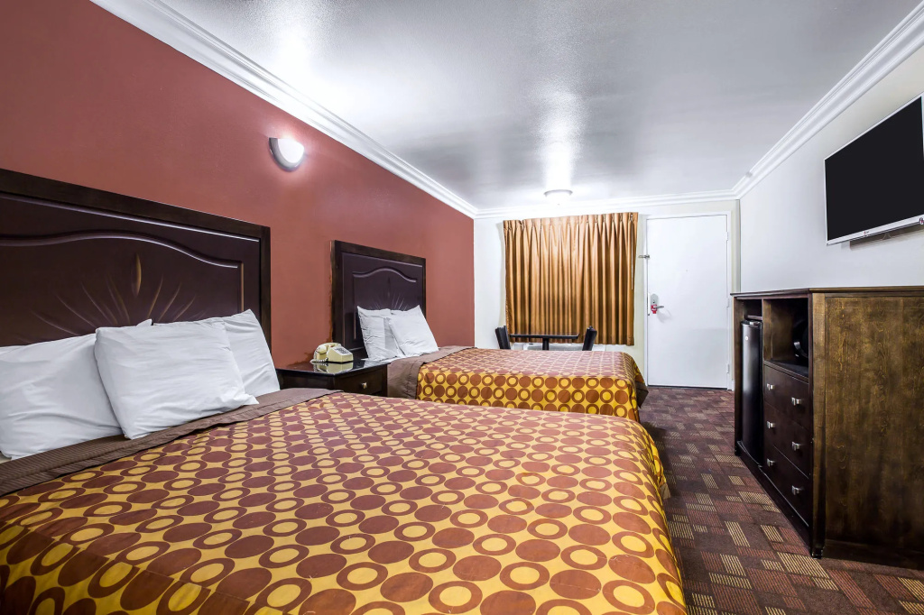 Pico Rivera Inn and Suites — photo 6