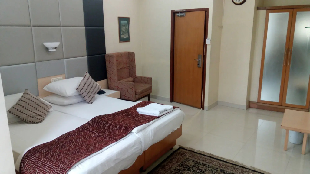 Bentley Hotel Marine Drive, photo 3