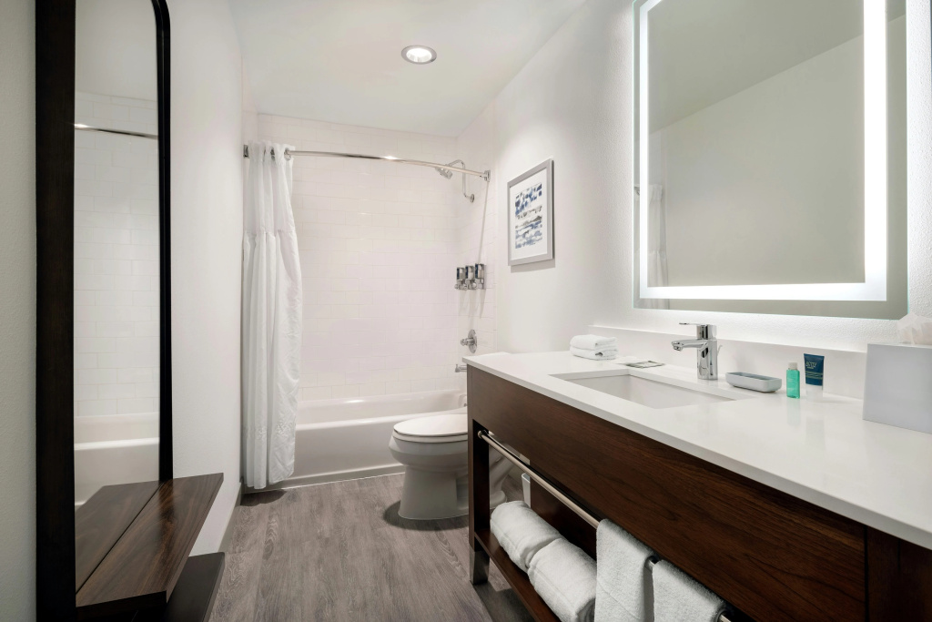 Four Points by Sheraton Hotel & Suites San Francisco Airport — photo 8