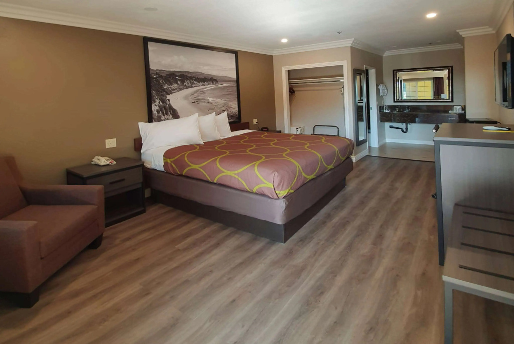 Super 8 by Wyndham Cypress Buena Park Area — photo 6