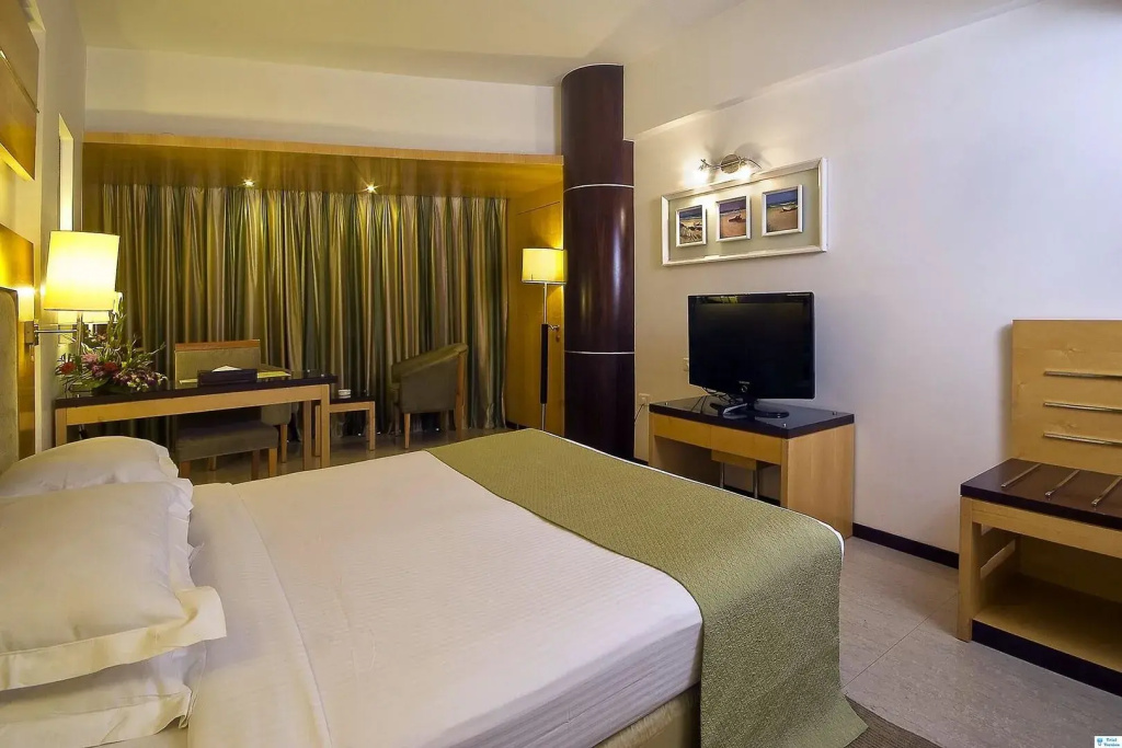 Peninsula Grand Hotel, photo 3