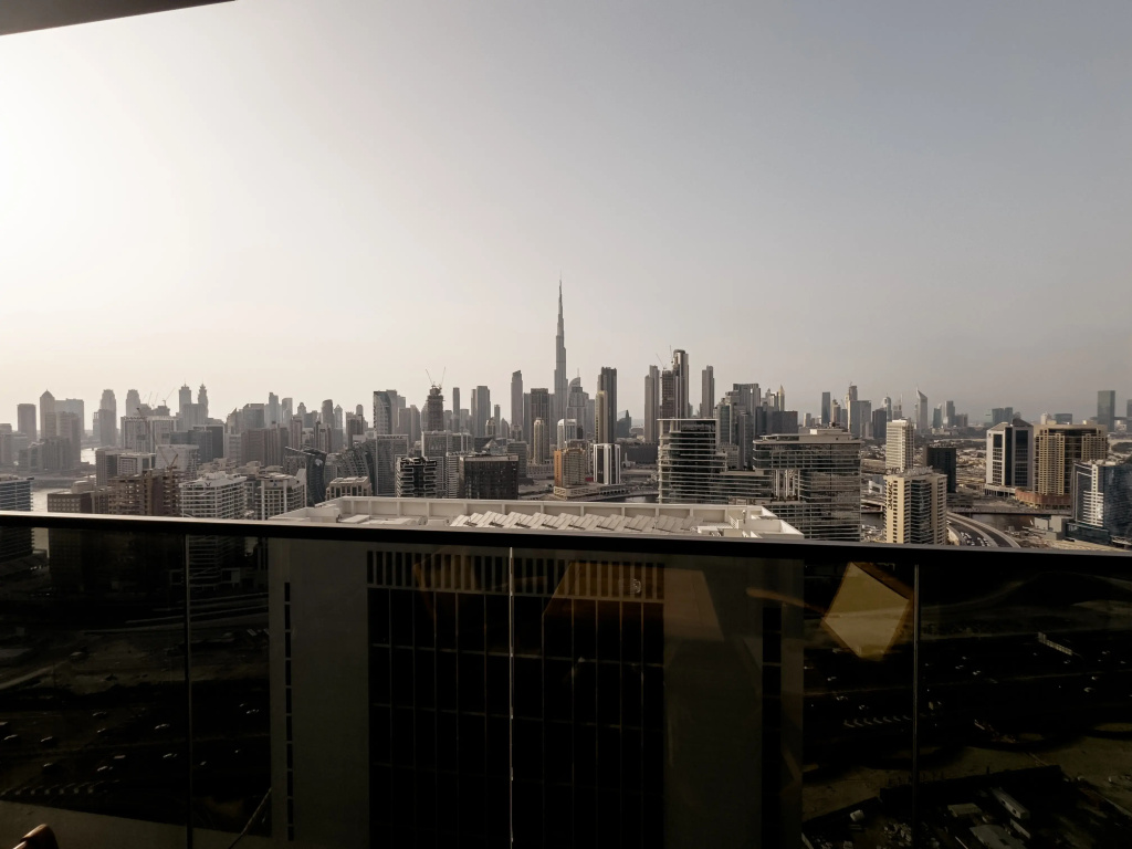 Vserve Elevate Your Stay with Stunning Skyline Views Apartments, photo 2