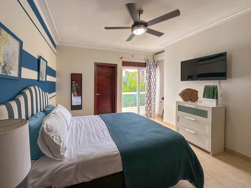 Incredible 3 BR Penthouse w BBQ Jacuzzi, photo 5