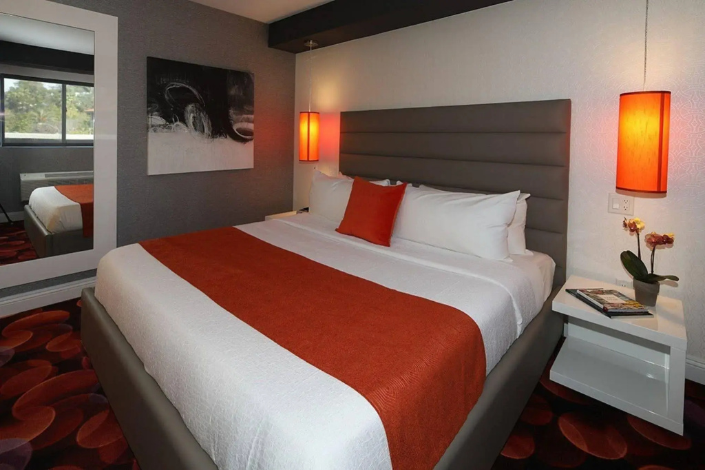 Lexen Hotel- Hollywood Walk of Fame/Universal Studios — photo 3