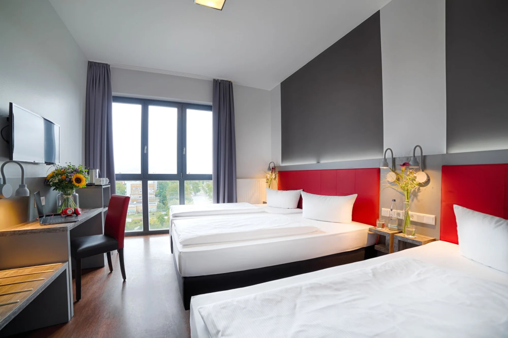 H+ Hotel 4 Youth Berlin Mitte — photo 7
