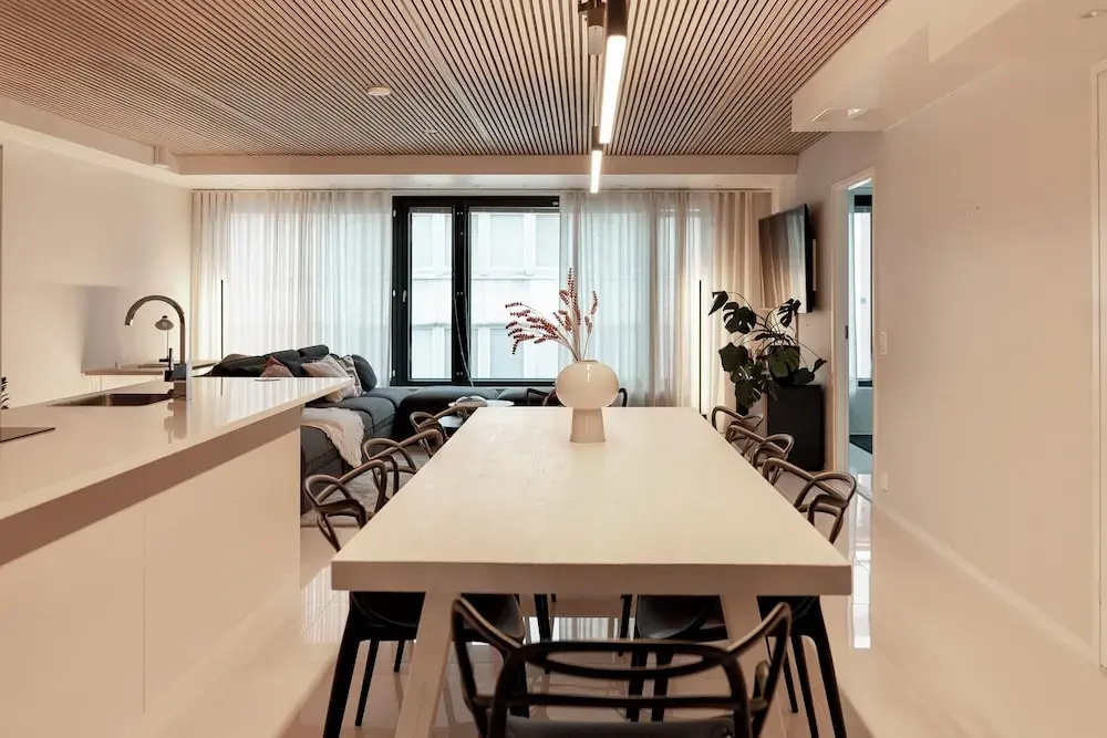 Luxurious 3-Br Apt with Balcony, photo 5