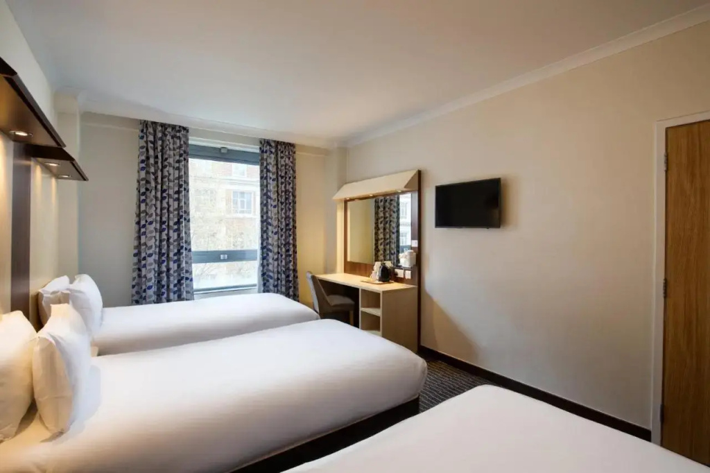 Royal National Hotel — photo 7