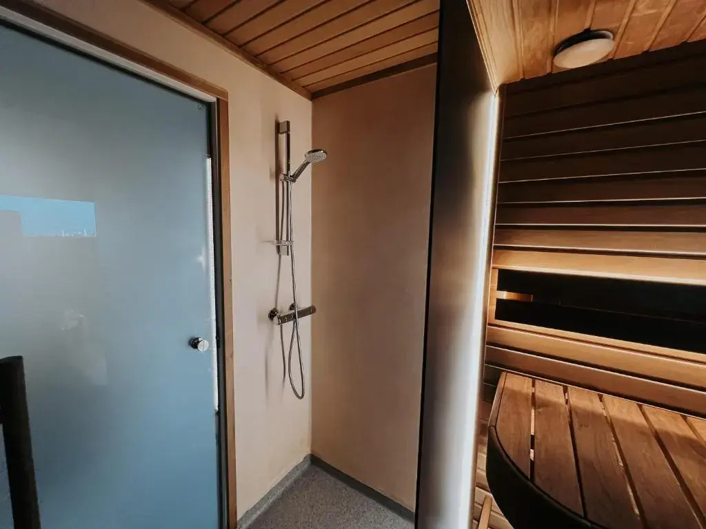 Cozy Floating house with sauna — photo 8