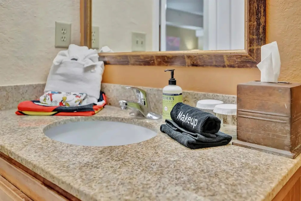 Top Floor 3B Balcony 10 Mins to Disney NO Fees — photo 7