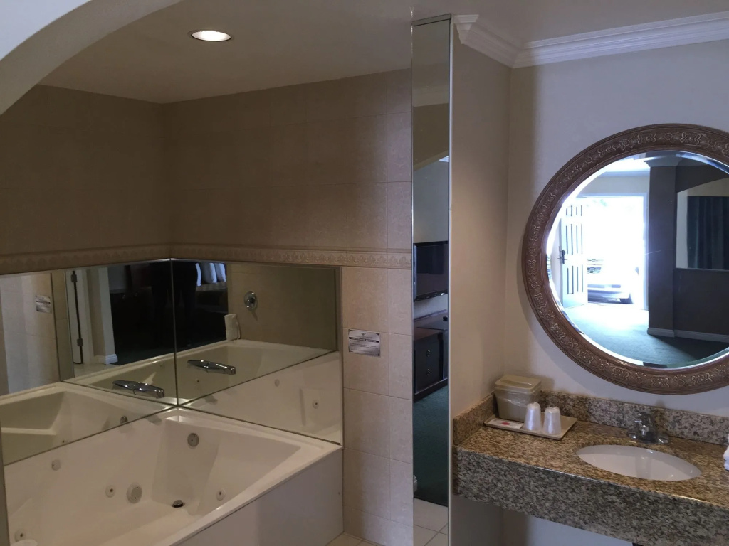 Walnut Inn & Suites West Covina — photo 8