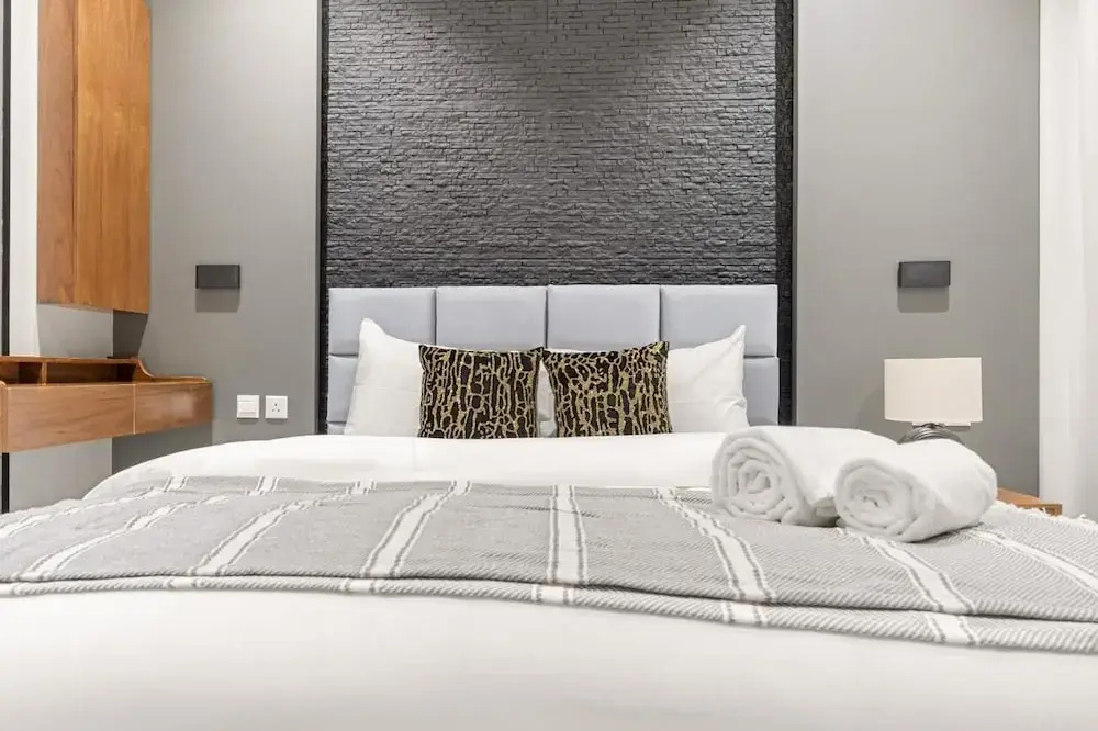 Central Stay With Parking & Stylish Design — photo 6