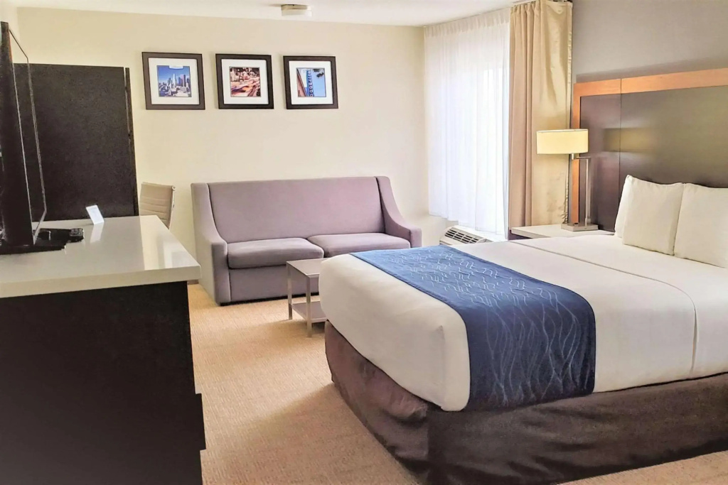 Comfort Inn & Suites Near Universal - N. Hollywood - Burbank — photo 3