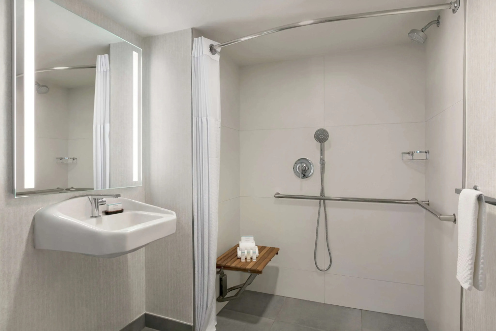 Embassy Suites by Hilton Los Angeles Downey — photo 8
