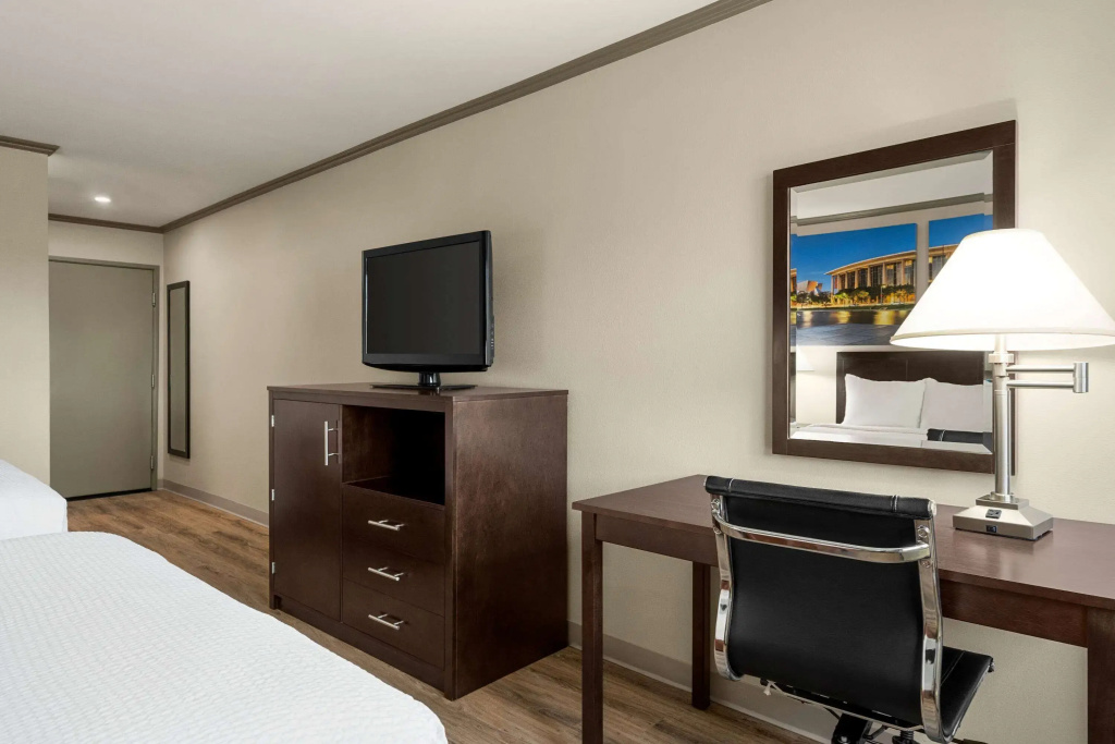 Baymont by Wyndham Monterey Park — photo 4