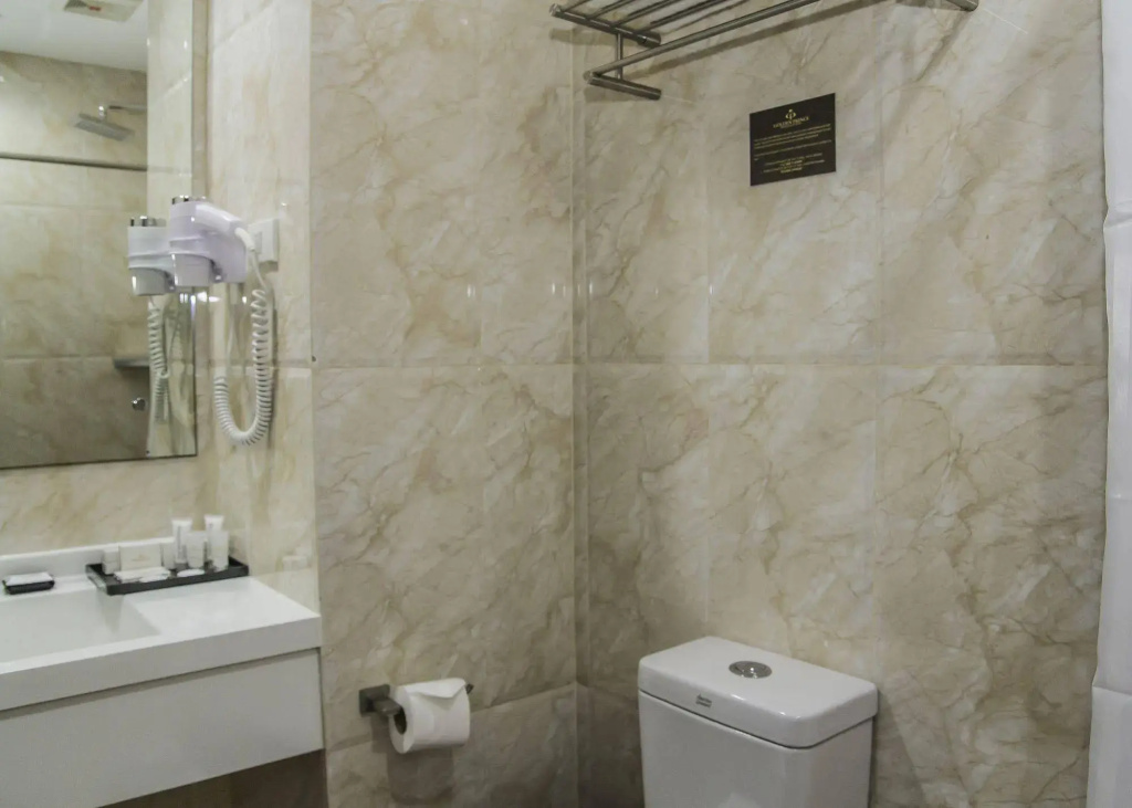 Golden Prince Hotel and Suites — photo 7