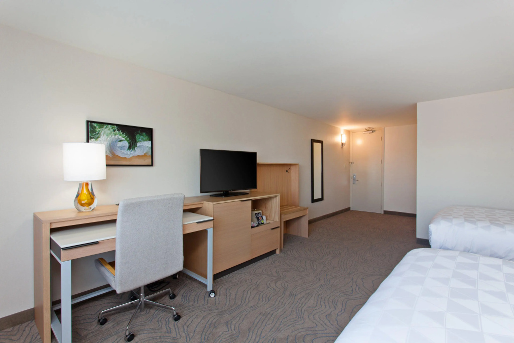 Holiday Inn Los Angeles - LAX Airport by IHG — photo 8