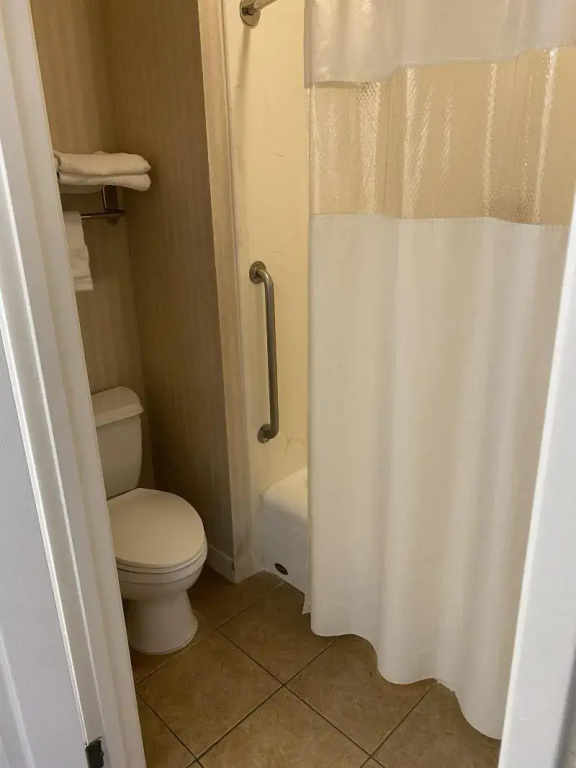 Mid City Inn and Suites — photo 8