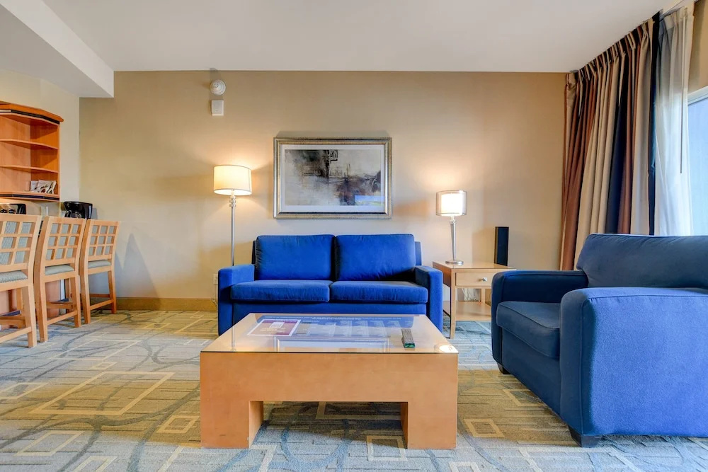 Sapphire Skyline Premium Suite — photo 6