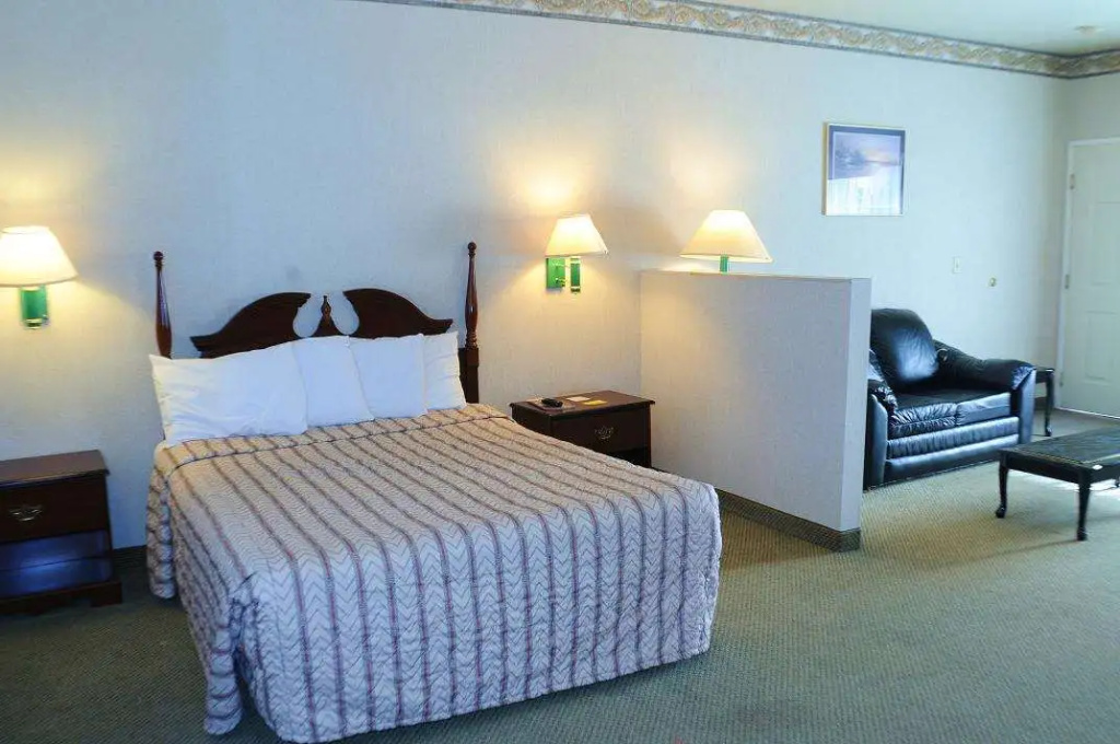 Mid City Inn and Suites — photo 7