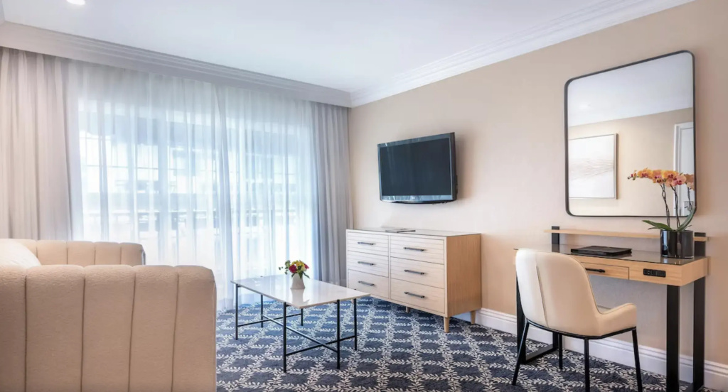 Beverly Hills Plaza Hotel & Spa, photo 4
