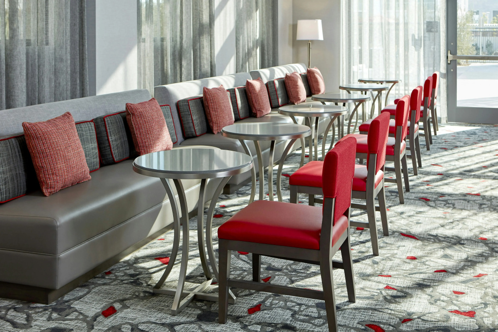 Hampton Inn Long Beach Airport — photo 8