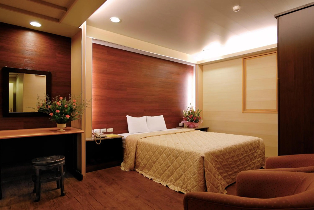 Empire Hotel — photo 3