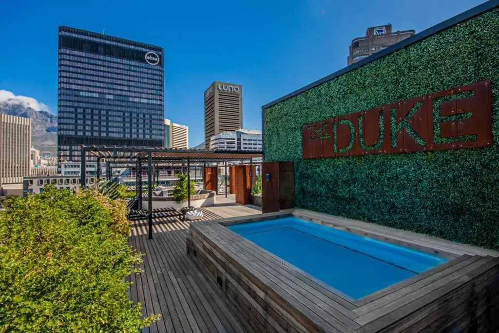 City Bowl Apartment with Rooftop Pool! — photo 8