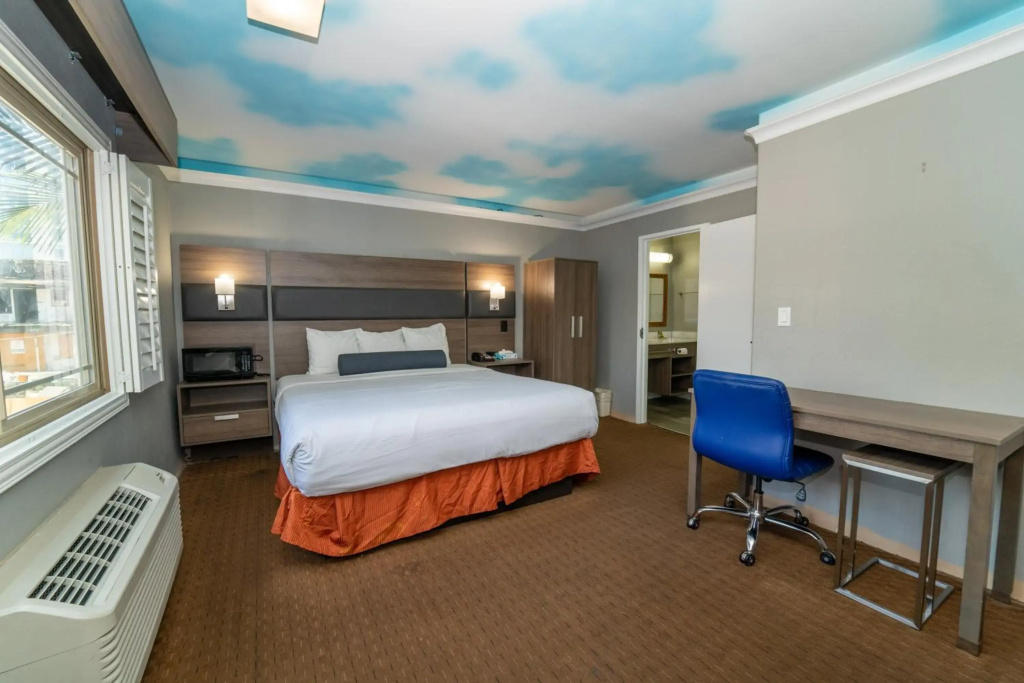 Hollywood Palms Inn and Suites — photo 3