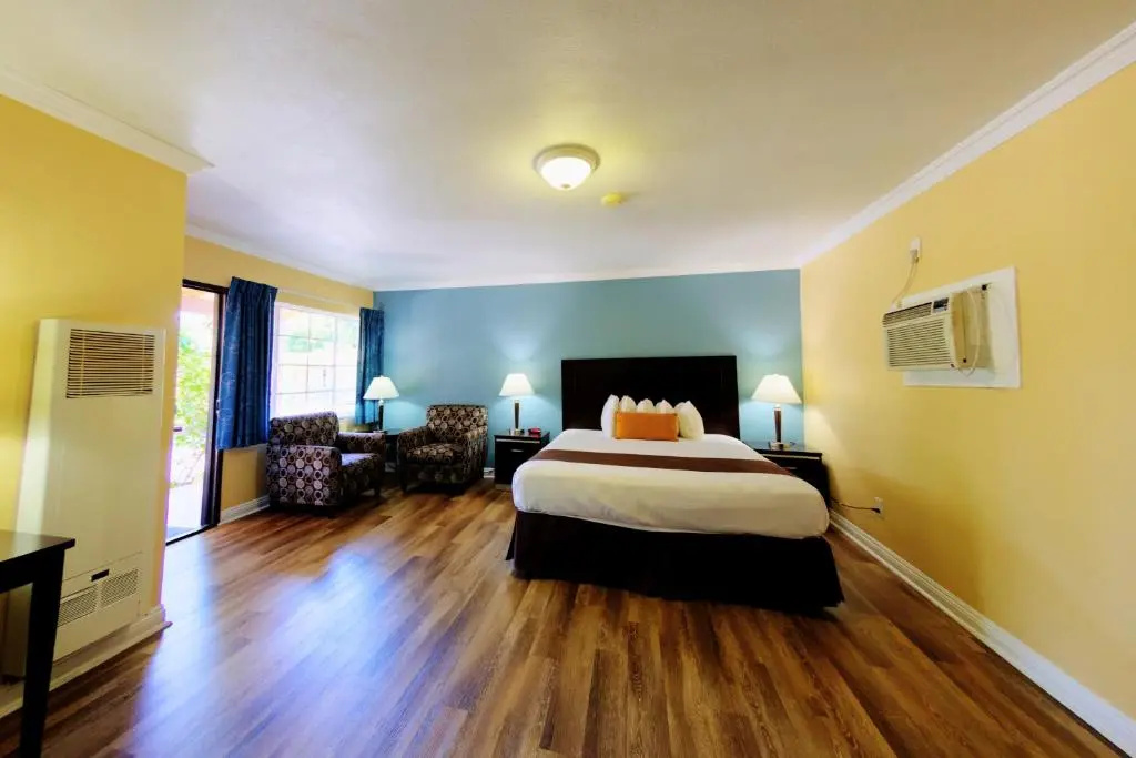 Palm Tropics Motel — photo 2