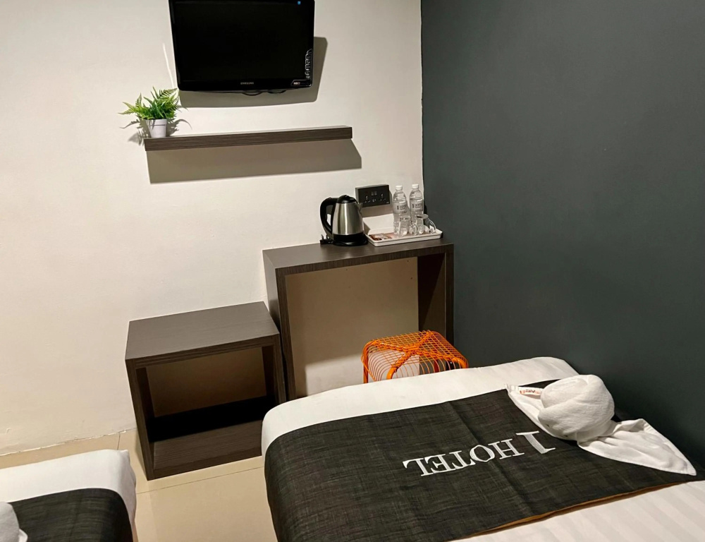 1 Hotel Kuchai Lama — photo 3