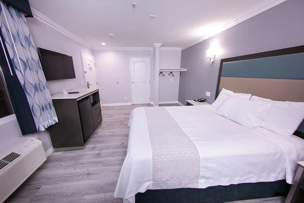 Travelodge Inn & Suites by Wyndham West Covina, photo 2
